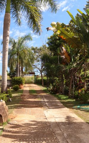 Casa de condomínio à venda com 300m², 3 quartos e 4 vagasEntrada