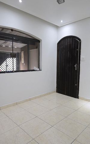 Casa à venda com 100m², 2 quartos e 2 vagas Casa à venda com 100m², 2 quartos e 2 vagasSala