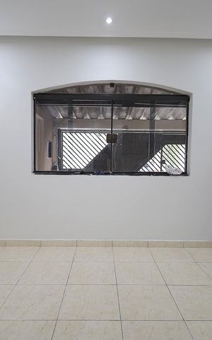 Casa à venda com 100m², 2 quartos e 2 vagas Casa à venda com 100m², 2 quartos e 2 vagasSala
