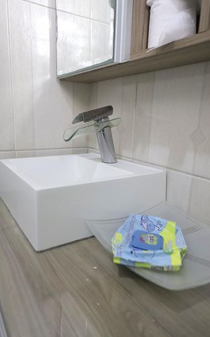 Casa à venda com 100m², 2 quartos e 2 vagas Casa à venda com 100m², 2 quartos e 2 vagasBanheiro