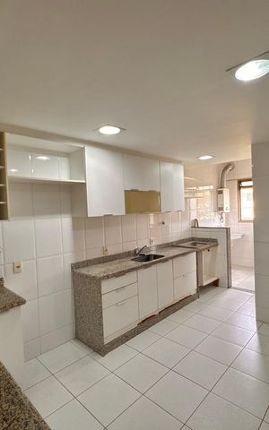Apartamento à venda com 160m², 3 quartos e 3 vagas Apartamento à venda com 160m², 3 quartos e 3 vagasCozinha e Área de Serviço