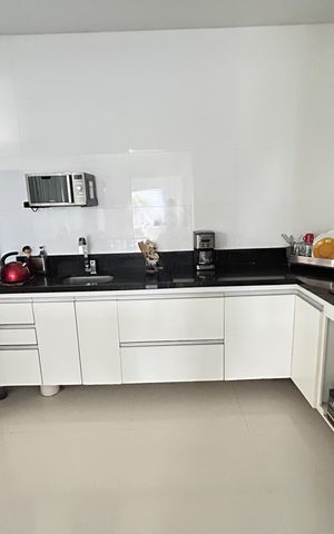 Casa de condomínio para alugar com 197m², 3 quartos e 4 vagasCozinha