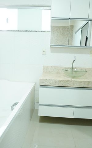 Casa para alugar com 239m², 4 quartos e 4 vagas