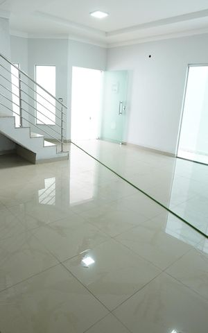 Casa para alugar com 239m², 4 quartos e 4 vagas