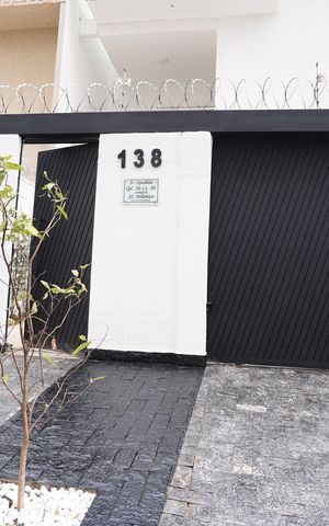 Casa para alugar com 239m², 4 quartos e 4 vagas