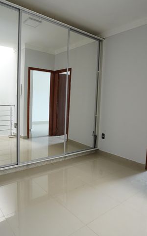 Casa para alugar com 239m², 4 quartos e 4 vagas