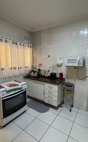 Casa à venda com 135m², 2 quartos e 3 vagas Casa à venda com 135m², 2 quartos e 3 vagasCozinha - Armários