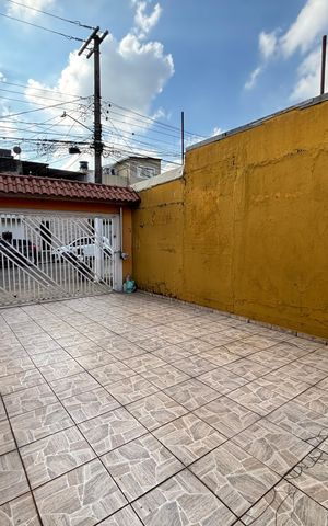 Casa à venda com 135m², 2 quartos e 3 vagas Casa à venda com 135m², 2 quartos e 3 vagasGaragem
