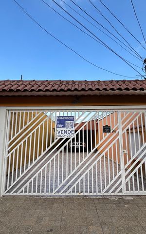 Casa à venda com 135m², 2 quartos e 3 vagas Casa à venda com 135m², 2 quartos e 3 vagasFachada