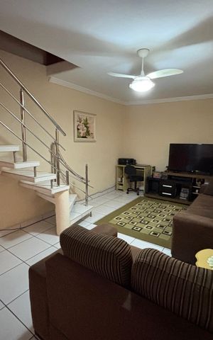 Casa à venda com 135m², 2 quartos e 3 vagas Casa à venda com 135m², 2 quartos e 3 vagasSala