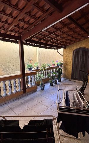 Casa à venda com 135m², 2 quartos e 3 vagas Casa à venda com 135m², 2 quartos e 3 vagasQuintal
