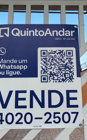 Casa à venda com 135m², 2 quartos e 3 vagas Casa à venda com 135m², 2 quartos e 3 vagasFachada