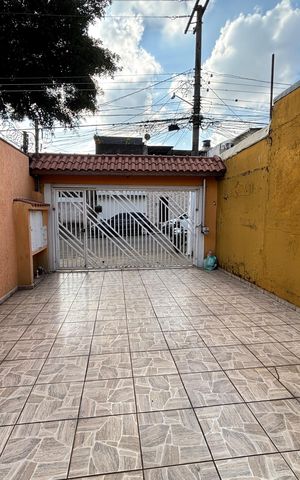 Casa à venda com 135m², 2 quartos e 3 vagas Casa à venda com 135m², 2 quartos e 3 vagasGaragem