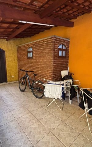 Casa à venda com 135m², 2 quartos e 3 vagas Casa à venda com 135m², 2 quartos e 3 vagasQuintal