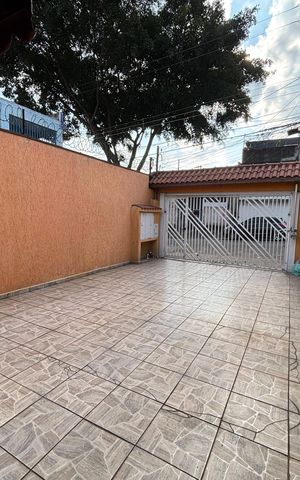 Casa à venda com 135m², 2 quartos e 3 vagas Casa à venda com 135m², 2 quartos e 3 vagasGaragem