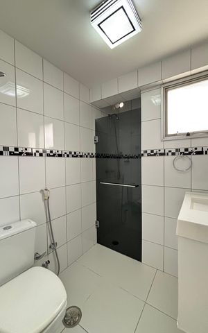 Apartamento para alugar com 65m², 2 quartos e 1 vaga Apartamento para alugar com 65m², 2 quartos e 1 vagaBanheiro social