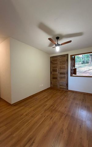Casa de condomínio à venda com 204m², 5 quartos e 2 vagas Casa de condomínio à venda com 204m², 5 quartos e 2 vagasQuarto 2