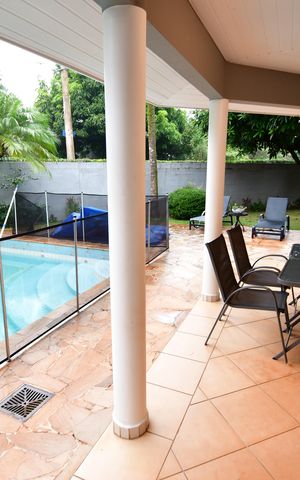 Casa de condomínio à venda com 280m², 4 quartos e 4 vagasVaranda