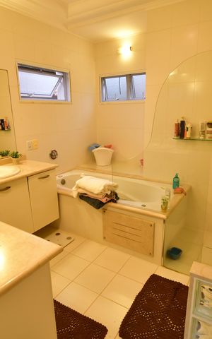 Casa de condomínio à venda com 280m², 4 quartos e 4 vagasBanheiro Suíte