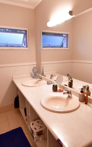 Casa de condomínio à venda com 280m², 4 quartos e 4 vagasBanheiro Social