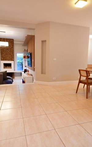 Casa de condomínio à venda com 280m², 4 quartos e 4 vagasSala