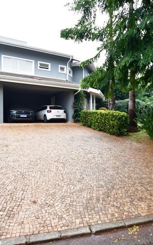 Casa de condomínio à venda com 280m², 4 quartos e 4 vagasGaragem
