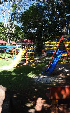 Casa de condomínio à venda com 280m², 4 quartos e 4 vagasÁrea comum - Playground