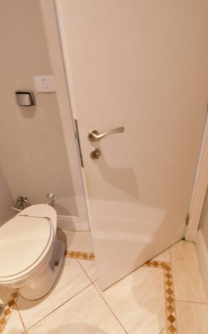 Casa de condomínio à venda com 280m², 4 quartos e 4 vagasLavabo