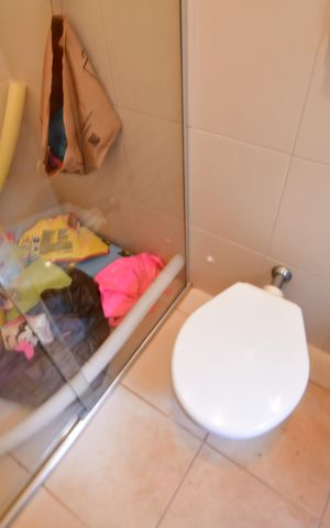 Casa de condomínio à venda com 280m², 4 quartos e 4 vagasBanheiro de serviço