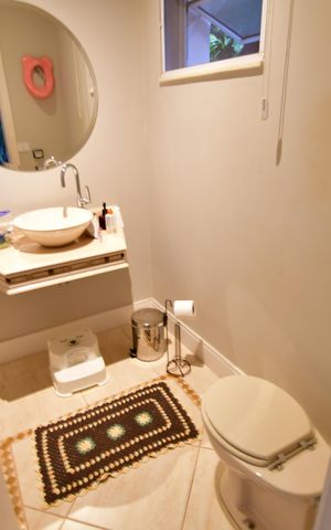 Casa de condomínio à venda com 280m², 4 quartos e 4 vagasLavabo
