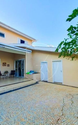 Casa de condomínio à venda com 250m², 4 quartos e 4 vagas