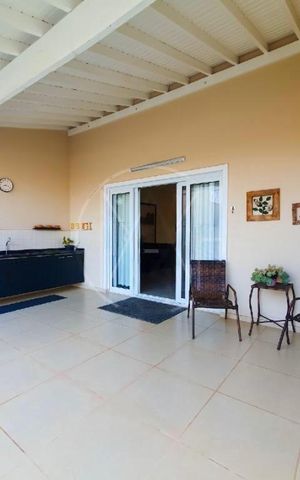 Casa de condomínio à venda com 250m², 4 quartos e 4 vagas