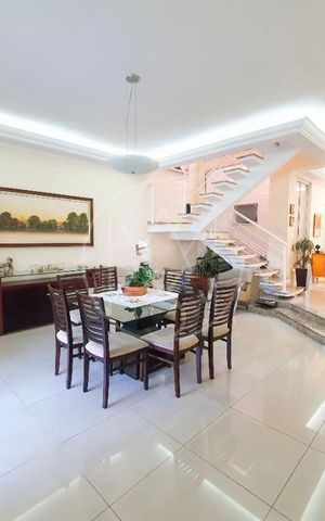 Casa de condomínio à venda com 250m², 4 quartos e 4 vagas