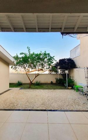 Casa de condomínio à venda com 250m², 4 quartos e 4 vagas