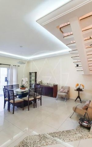 Casa de condomínio à venda com 250m², 4 quartos e 4 vagas