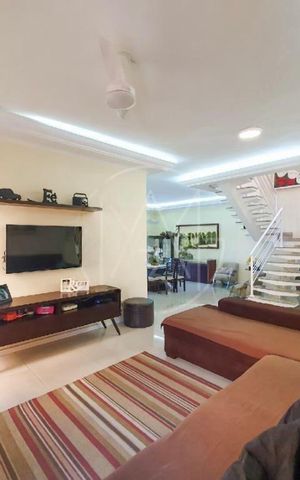 Casa de condomínio à venda com 250m², 4 quartos e 4 vagas