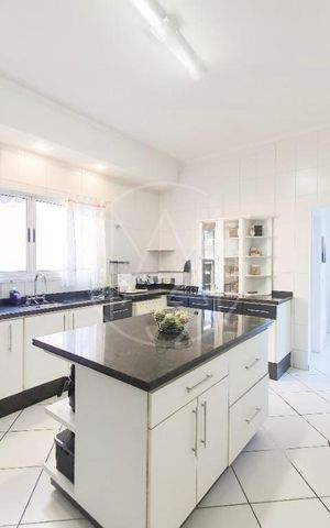 Casa de condomínio à venda com 250m², 4 quartos e 4 vagas