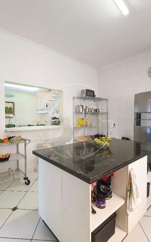 Casa de condomínio à venda com 250m², 4 quartos e 4 vagas