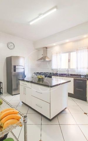 Casa de condomínio à venda com 250m², 4 quartos e 4 vagas