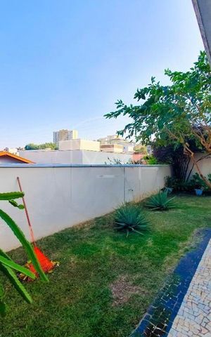 Casa de condomínio à venda com 250m², 4 quartos e 4 vagas