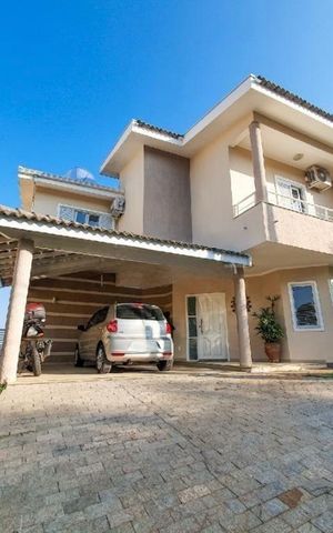 Casa de condomínio à venda com 250m², 4 quartos e 4 vagas