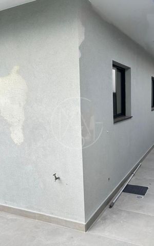 Casa de condomínio à venda com 244m², 3 quartos e 4 vagas