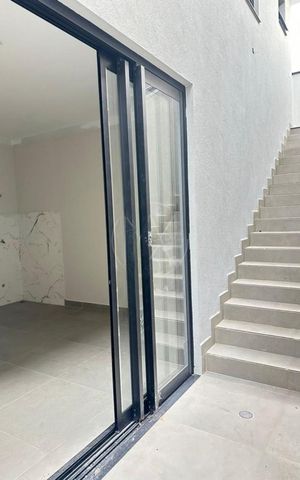 Casa de condomínio à venda com 244m², 3 quartos e 4 vagas