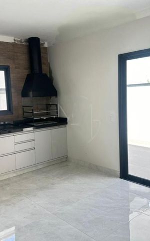 Casa de condomínio à venda com 244m², 3 quartos e 4 vagas