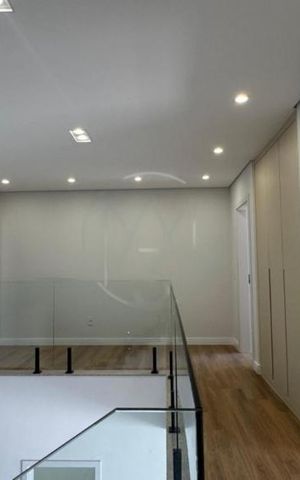Casa de condomínio à venda com 215m², 3 quartos e 4 vagas