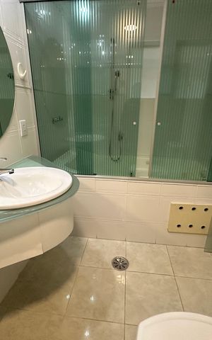 Apartamento à venda com 118m², 3 quartos e 2 vagas Apartamento à venda com 118m², 3 quartos e 2 vagasBanheiro da Suíte 1