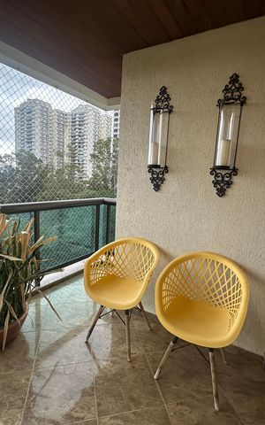 Apartamento à venda com 118m², 3 quartos e 2 vagas Apartamento à venda com 118m², 3 quartos e 2 vagasVaranda da Sala