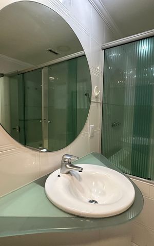 Apartamento à venda com 118m², 3 quartos e 2 vagas Apartamento à venda com 118m², 3 quartos e 2 vagasBanheiro da Suíte 1