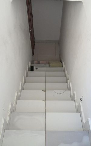 Casa à venda com 130m², 3 quartos e 2 vagasEscada
