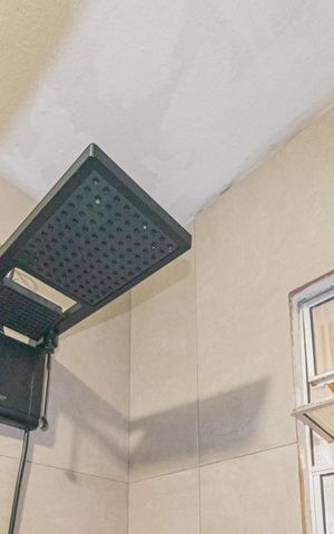 Casa de condomínio à venda com 45m², 2 quartos e 1 vaga Casa de condomínio à venda com 45m², 2 quartos e 1 vagaBanheiro